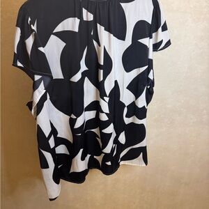 Nine West Monochrome Leaf Print Short Sleeve Top